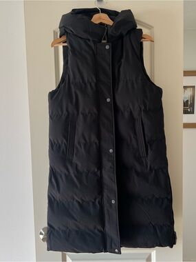 Black Hooded Puffer Vest - Women
